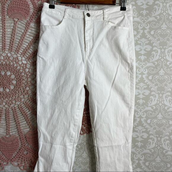 5/$30 Hummingbird High Rise Bellbottom Jeans White S - Picture 3 of 6